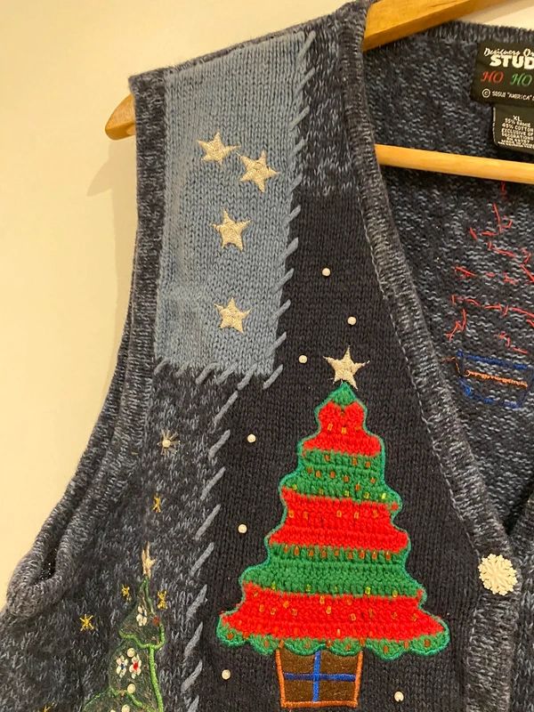 Vintage Christmas Tree Patchwork Knit Vest – XL (Festive / Ugly Christmas Jumper Style)