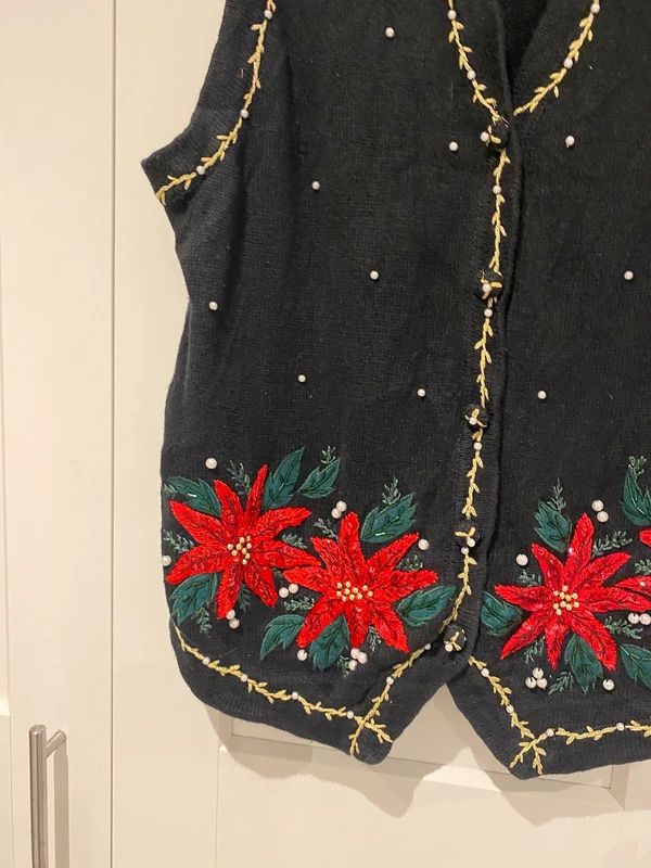 Victoria Jones Christmas Embroidered Knit Vest Black Festive Poinsettia