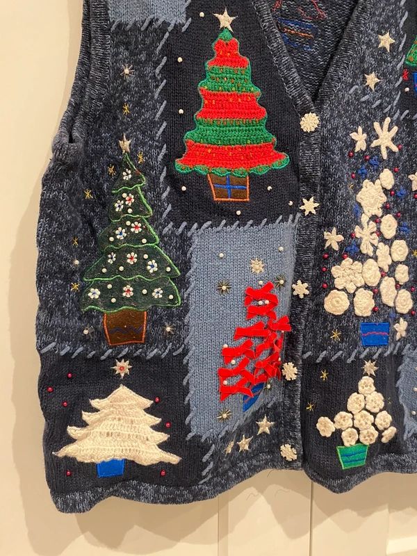 Vintage Christmas Tree Patchwork Knit Vest – XL (Festive / Ugly Christmas Jumper Style)