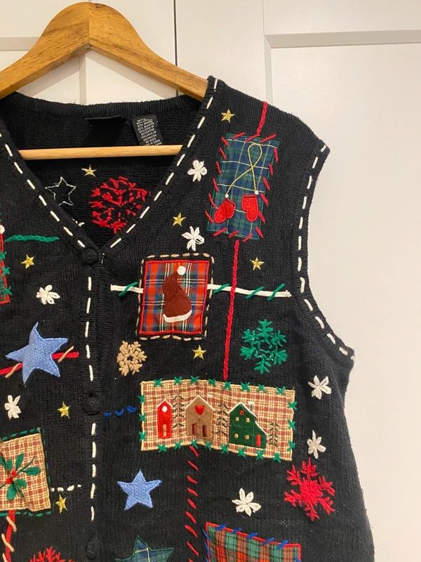 Vintage Erika XL Christmas Patchwork Knit Vest Santa Houses