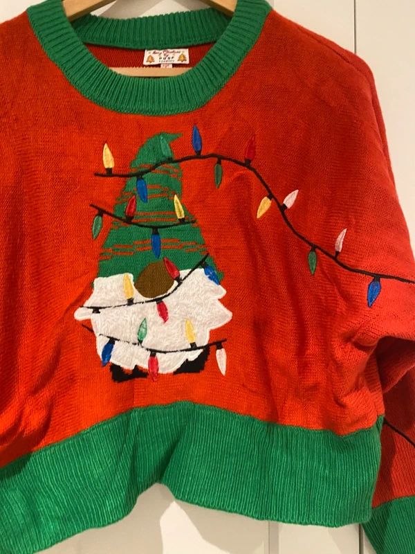 Cute Christmas Gnome Jumper – Red & Green – Size S (Cropped Style)