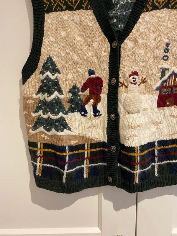 Vintage North Crest Christmas Knit Vest 10-12 Snowman Skating Scene