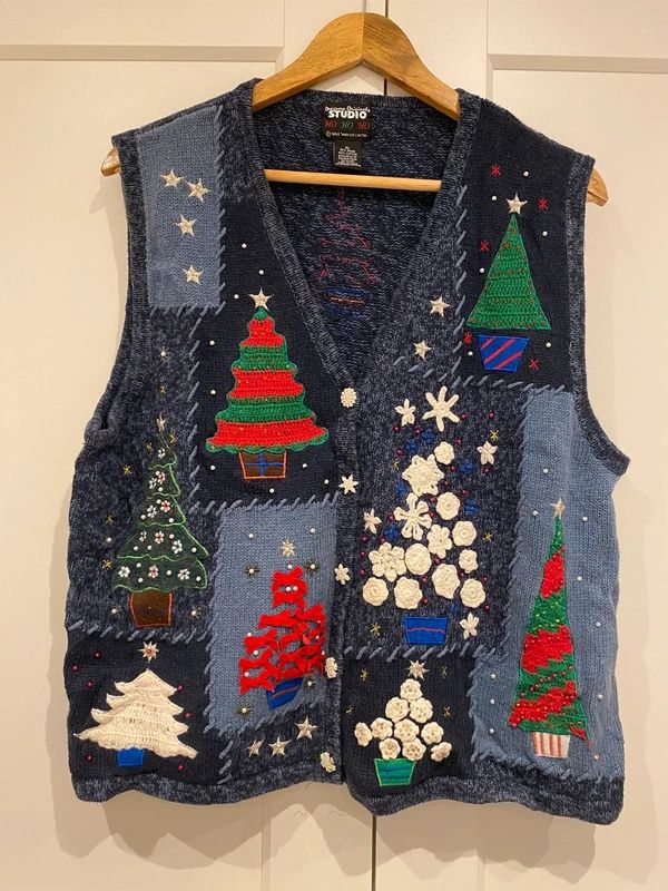 Vintage Christmas Tree Patchwork Knit Vest – XL (Festive / Ugly Christmas Jumper Style)