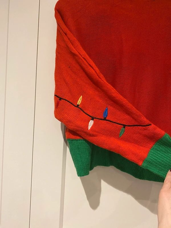 Cute Christmas Gnome Jumper – Red & Green – Size S (Cropped Style)