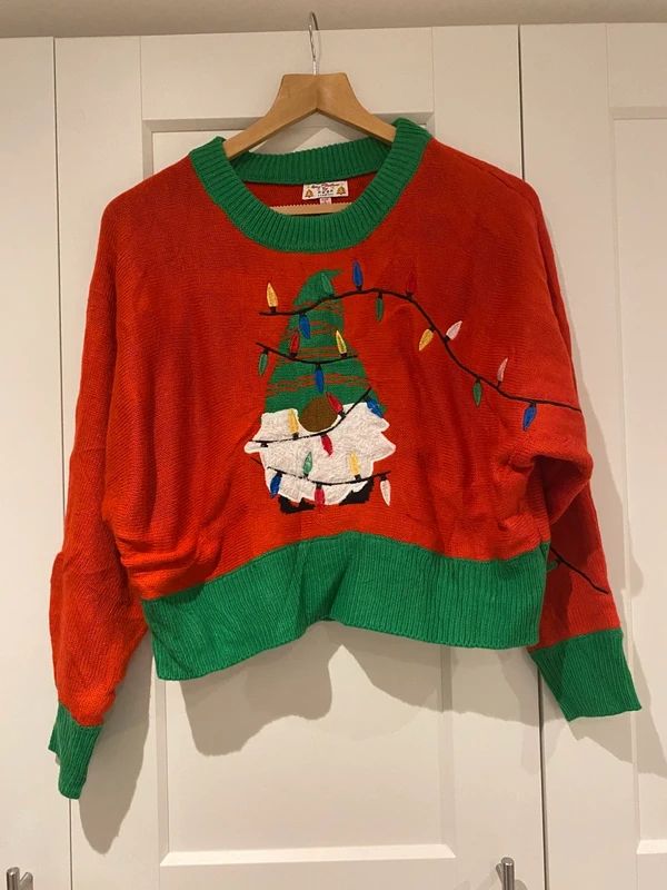 Cute Christmas Gnome Jumper – Red & Green – Size S (Cropped Style)