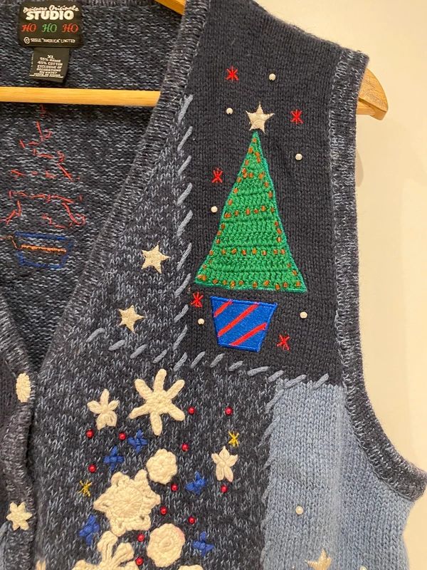 Vintage Christmas Tree Patchwork Knit Vest – XL (Festive / Ugly Christmas Jumper Style)