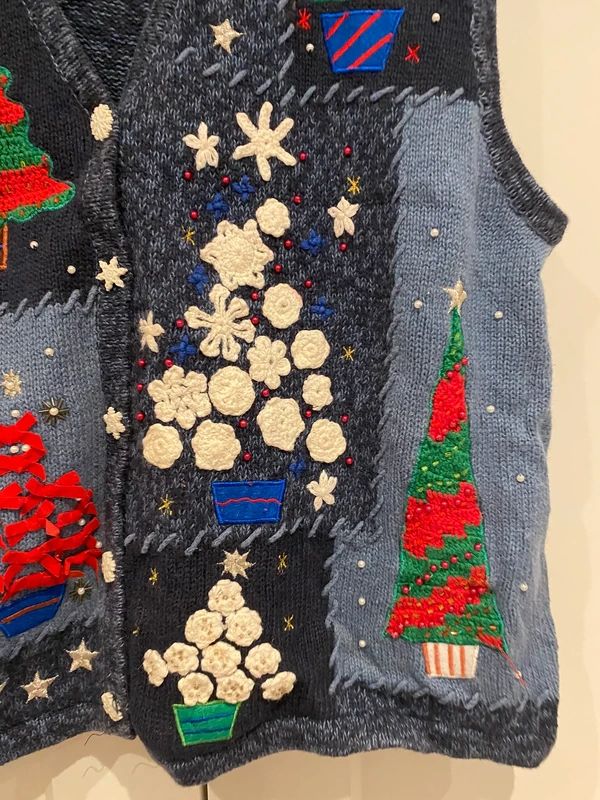 Vintage Christmas Tree Patchwork Knit Vest – XL (Festive / Ugly Christmas Jumper Style)