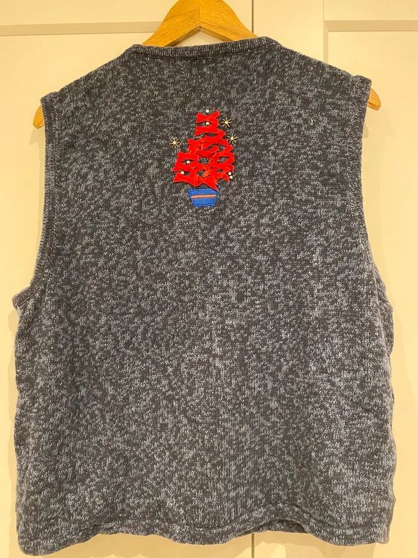 Vintage Christmas Tree Patchwork Knit Vest – XL (Festive / Ugly Christmas Jumper Style)