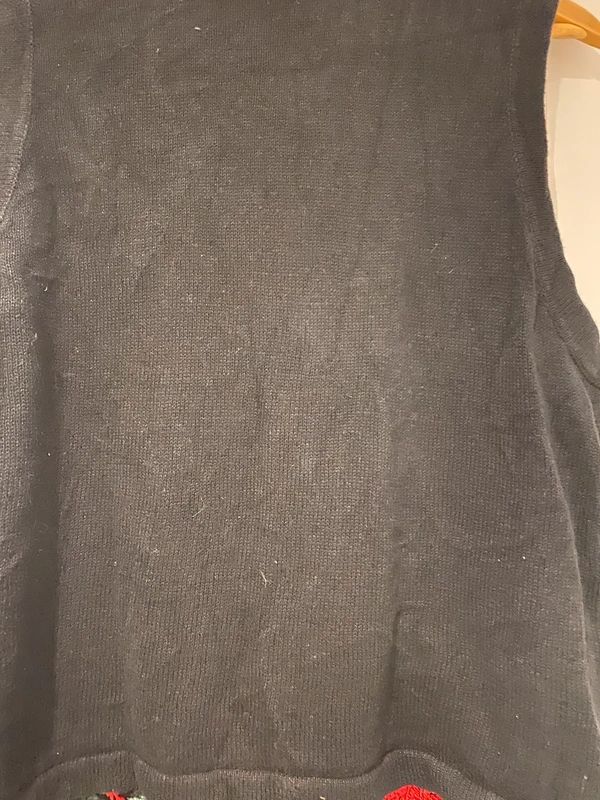 Victoria Jones Christmas Embroidered Knit Vest Black Festive Poinsettia